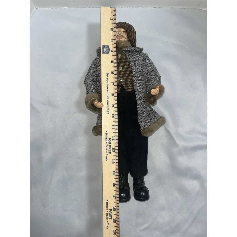 Dickens Style Caroler , Poseable Arms‎ , Top Hat Faux Fur Trim Cost , 18